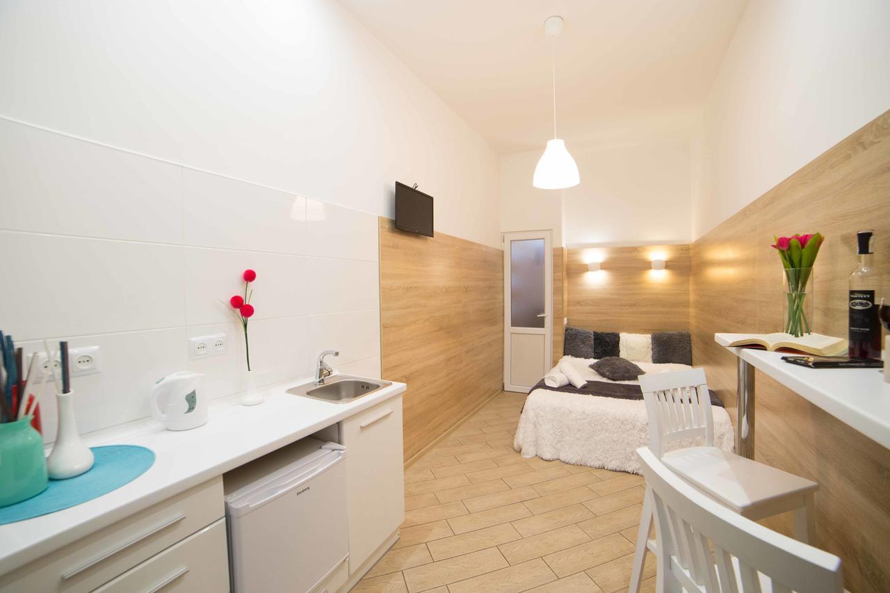 Mini Economy Apartments- Filatova 10 Lviv Ngoại thất bức ảnh