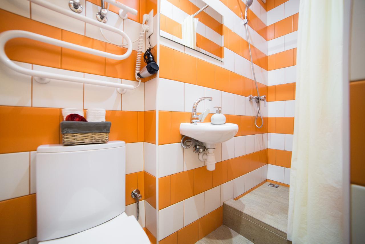 Mini Economy Apartments- Filatova 10 Lviv Ngoại thất bức ảnh