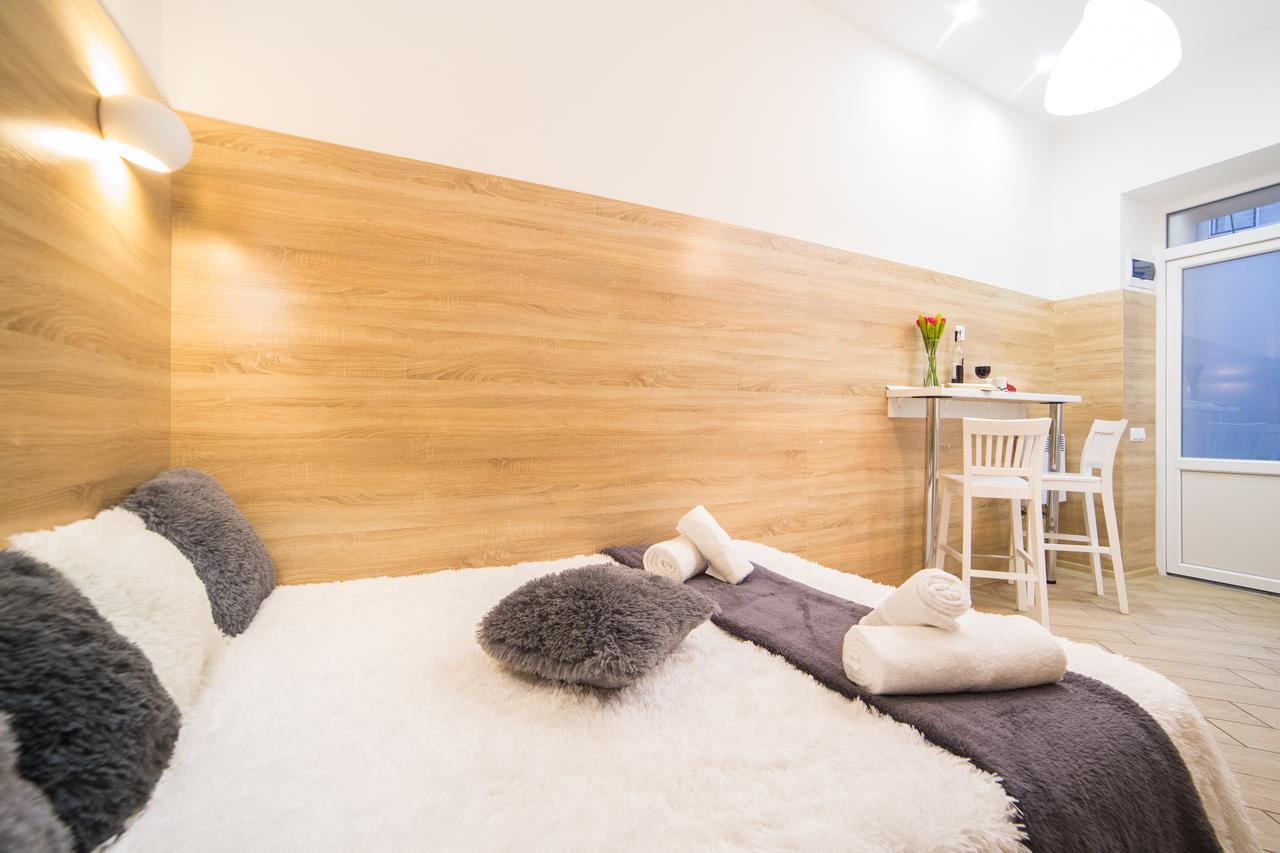 Mini Economy Apartments- Filatova 10 Lviv Ngoại thất bức ảnh