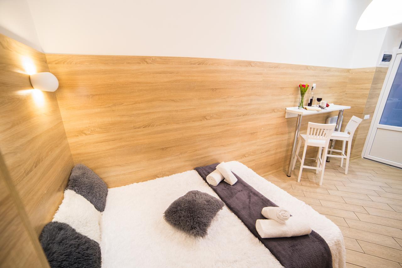 Mini Economy Apartments- Filatova 10 Lviv Ngoại thất bức ảnh