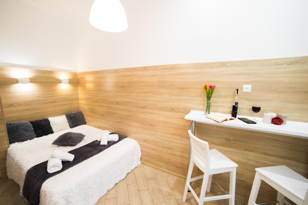 Mini Economy Apartments- Filatova 10 Lviv Ngoại thất bức ảnh