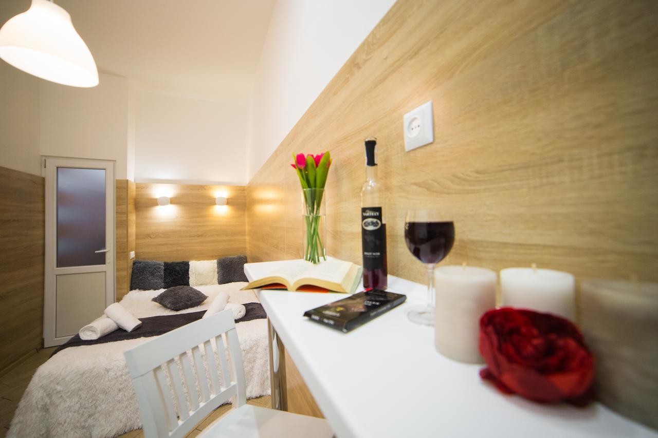 Mini Economy Apartments- Filatova 10 Lviv Ngoại thất bức ảnh