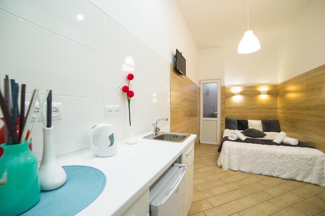 Mini Economy Apartments- Filatova 10 Lviv Ngoại thất bức ảnh